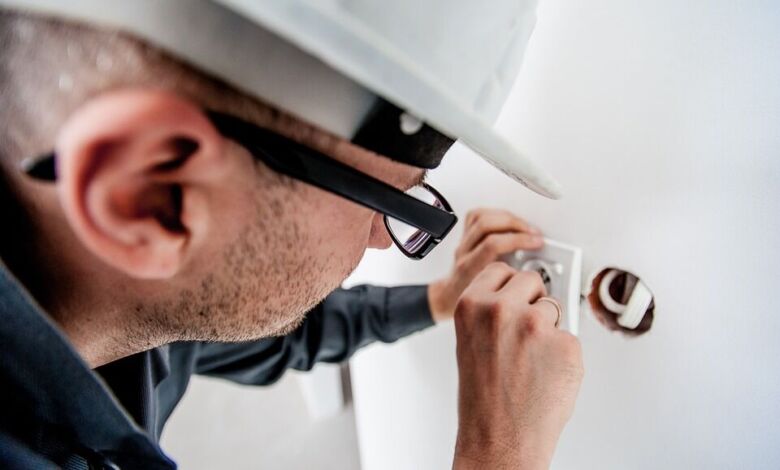 Mistakes To Avoid While Hiring An Electrician For Homeowners