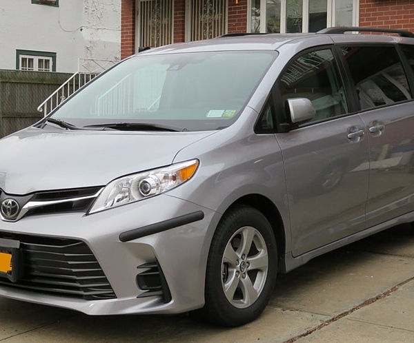 Family Minivan: 5 AWD Models With High Ground Clearance